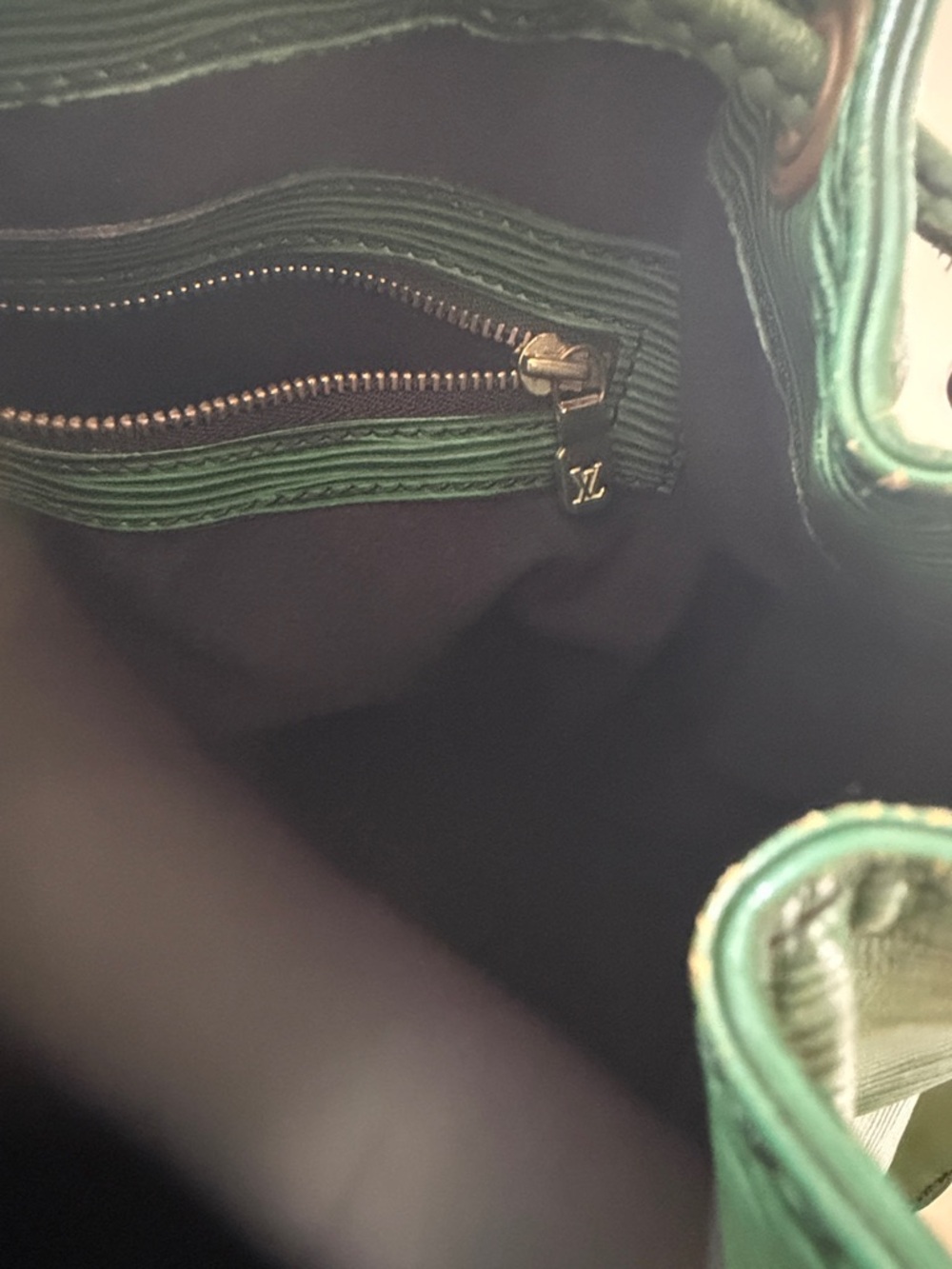 Green Bucket Bag - Women's Crossbody Shoulder Bag - Picture 13 of 13